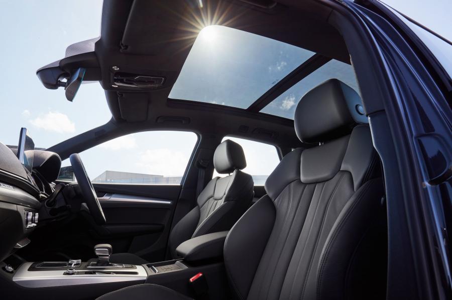 Интерьер Audi Q5 40 TDI Quattro 2019 года  (AU) (фото 4 из 19)